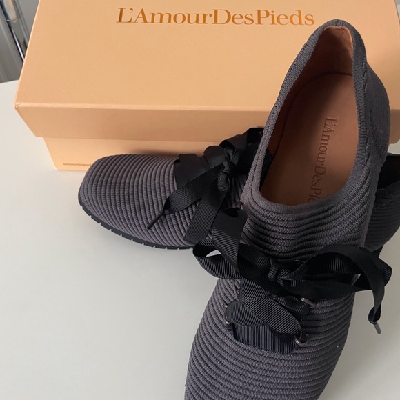 L'Amour Des Pieds / NIB Sporty Fashion Sneakers Taimah Sz 7.5 - Picture 3 of 8